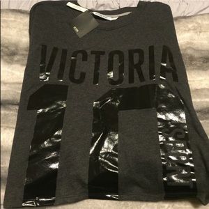 Victoria sport cropped pull over hoodie- NWT!
